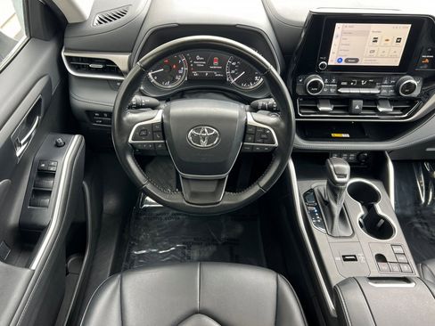 Certified 2023 Toyota Highlander XLE image 14