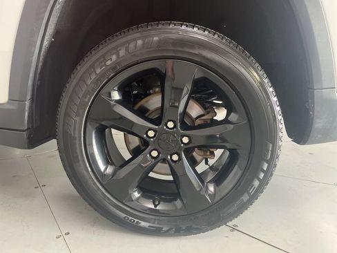 Used 2024 Jeep Grand Cherokee Altitude AWD/4WD image 15