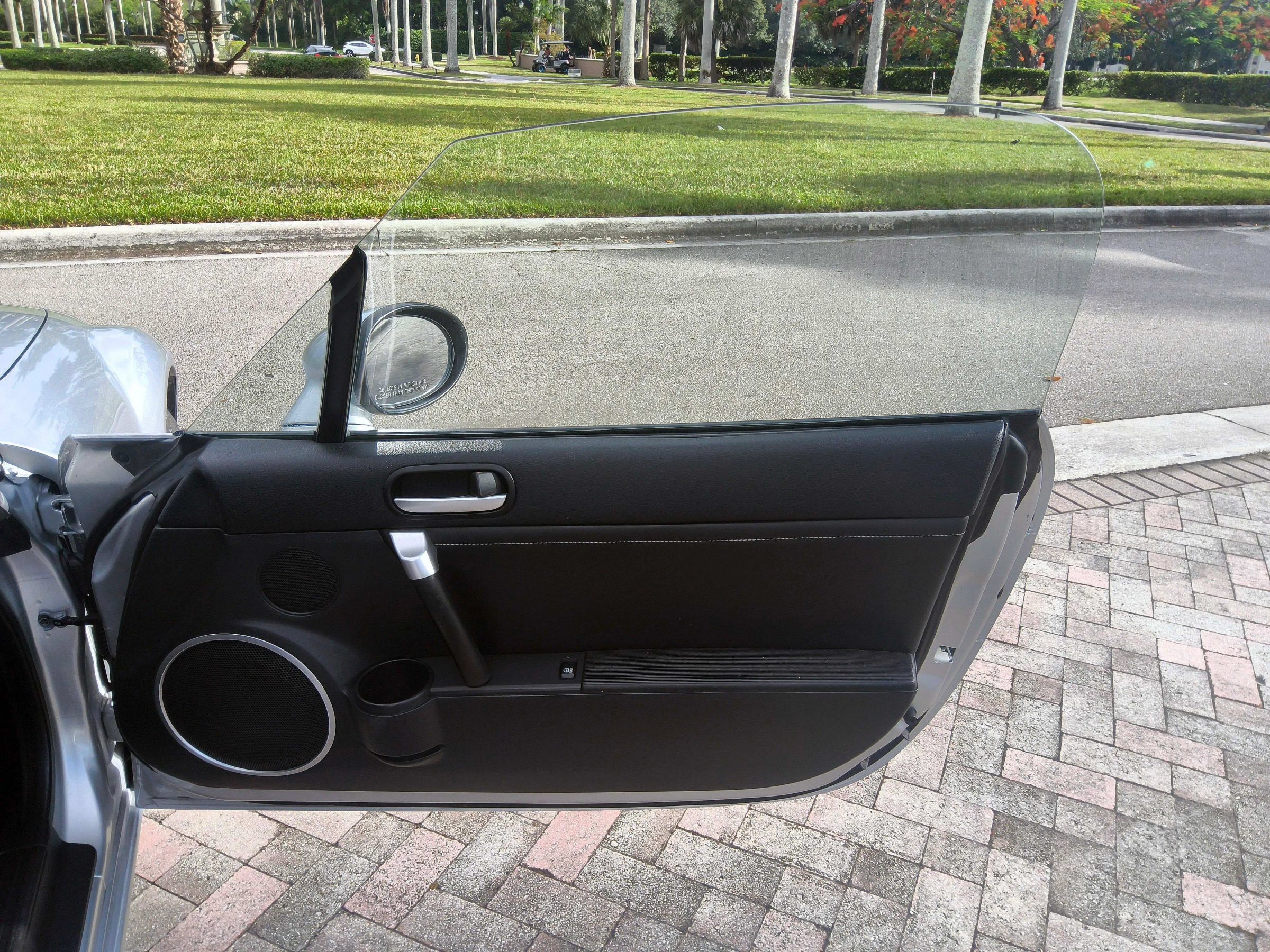 Used 2006 MAZDA MX-5 Miata Grand Touring RWD image 39