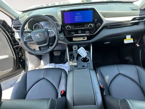 New 2026 Toyota Highlander XLE image 10