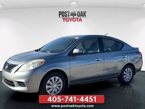 Used 2014 Nissan Versa SV FWD image 3