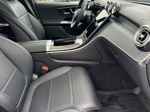 Used 2025 Mercedes-Benz GLC 300 4MATIC image 15