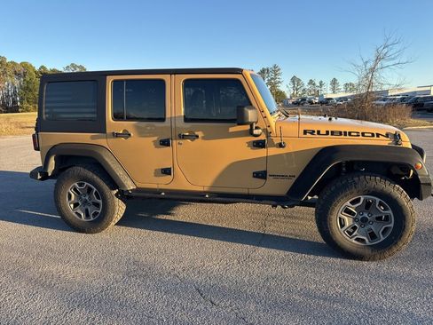 Used 2014 Jeep Wrangler Unlimited Rubicon w/ Max Tow Package image 6