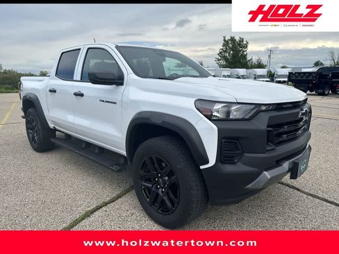 Certified 2024 Chevrolet Colorado Trail Boss w/ Advanced Trailering Package AWD/4WD image 6