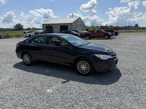Used 2016 Toyota Camry LE FWD image 5