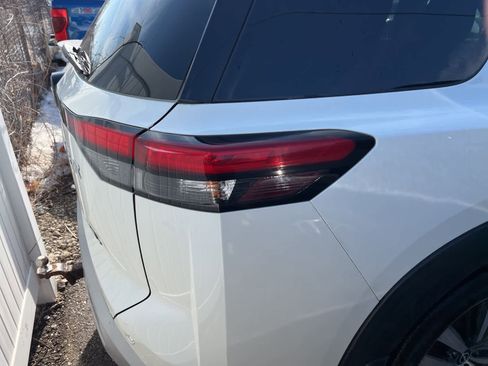 Used 2022 Nissan Pathfinder Platinum image 14