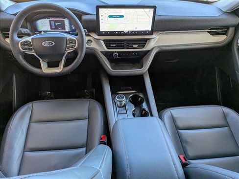 Used 2025 Ford Explorer Active w/ Active Comfort Package RWD image 17