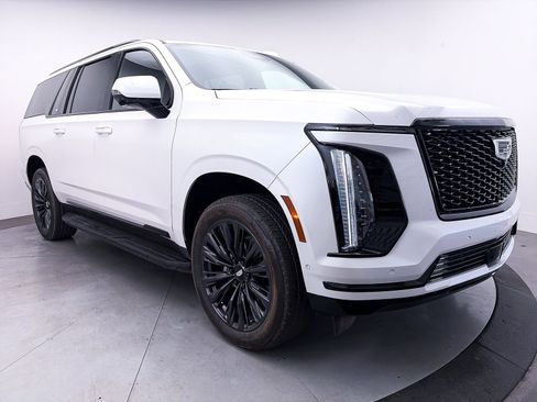 Used 2025 Cadillac Escalade ESV Sport w/ LPO, ONYX Package AWD/4WD image 12