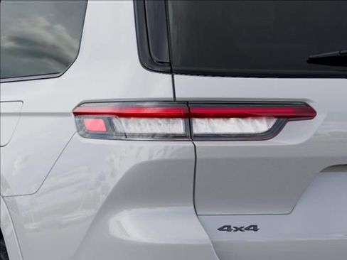 New 2025 Jeep Grand Cherokee L Summit image 9