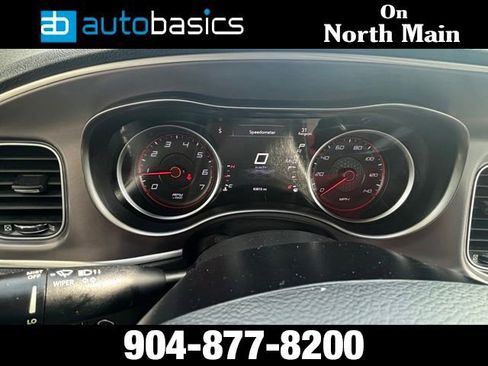 Used 2019 Dodge Charger SXT w/ Leather Interior Group RWD image 11
