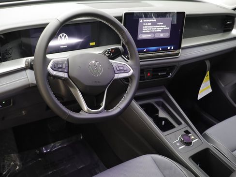 New 2026 Volkswagen Tiguan SE image 6