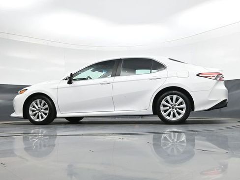 Used 2018 Toyota Camry LE FWD image 30