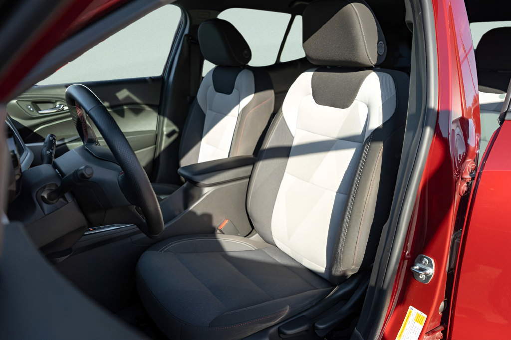 Used 2025 Chevrolet Trax RS FWD image 15