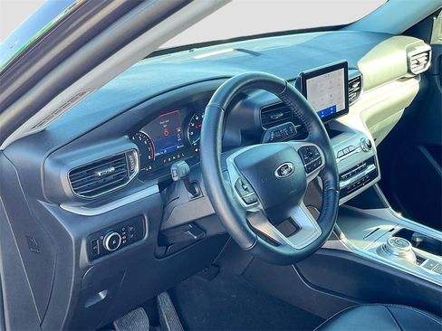 Used 2023 Ford Explorer XLT w/ Equipment Group 202A image 9