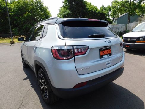 Used 2025 Jeep Compass Limited AWD/4WD image 3