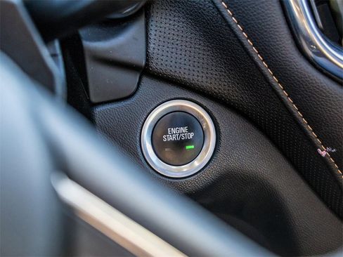 Used 2024 Chevrolet Equinox Premier image 27