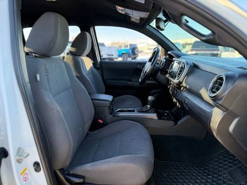 Used 2018 Toyota Tacoma TRD Sport image 13