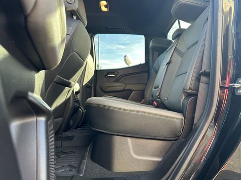 Used 2025 Chevrolet Colorado ZR2 w/ Technology Package image 12