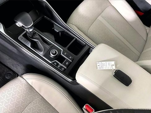 Used 2023 Kia Sorento EX w/ Panoramic Sunroof Package image 18