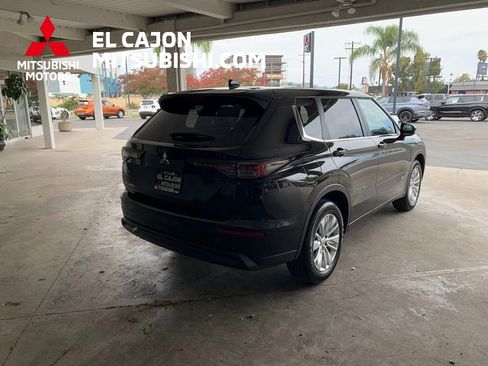 New 2025 Mitsubishi Outlander ES image 3