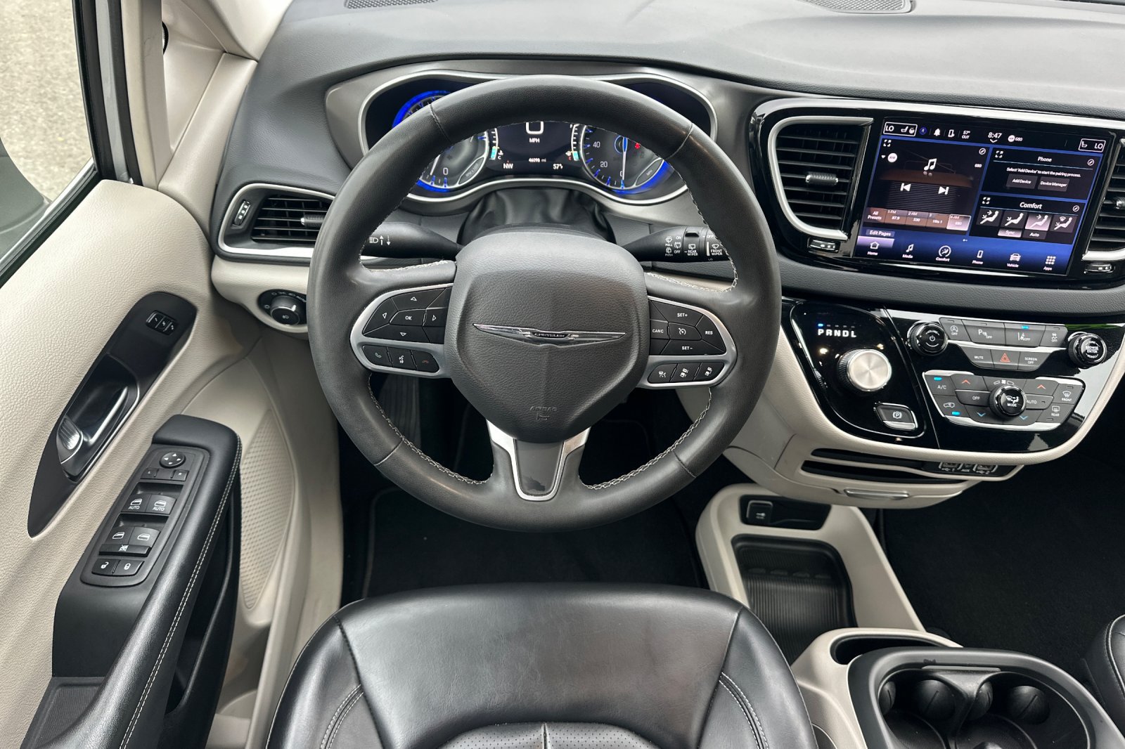 Used 2023 Chrysler Pacifica Touring-L FWD image 15