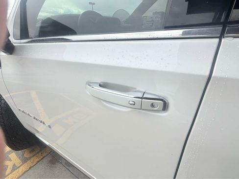 Used 2022 GMC Yukon XL Denali image 9