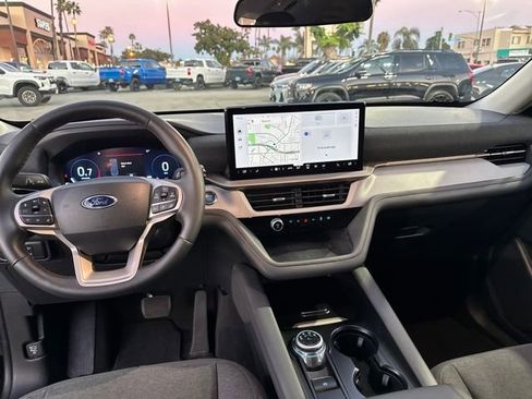 Used 2025 Ford Explorer Active image 12
