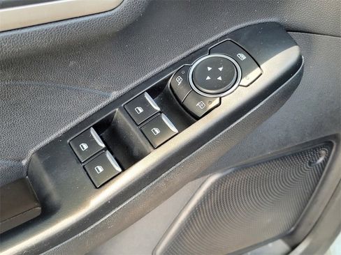 Used 2022 Ford Escape SE image 16