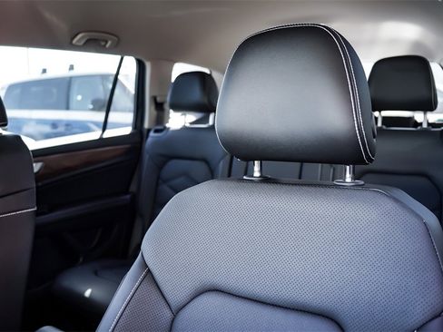 New 2026 Volkswagen Atlas SE image 10