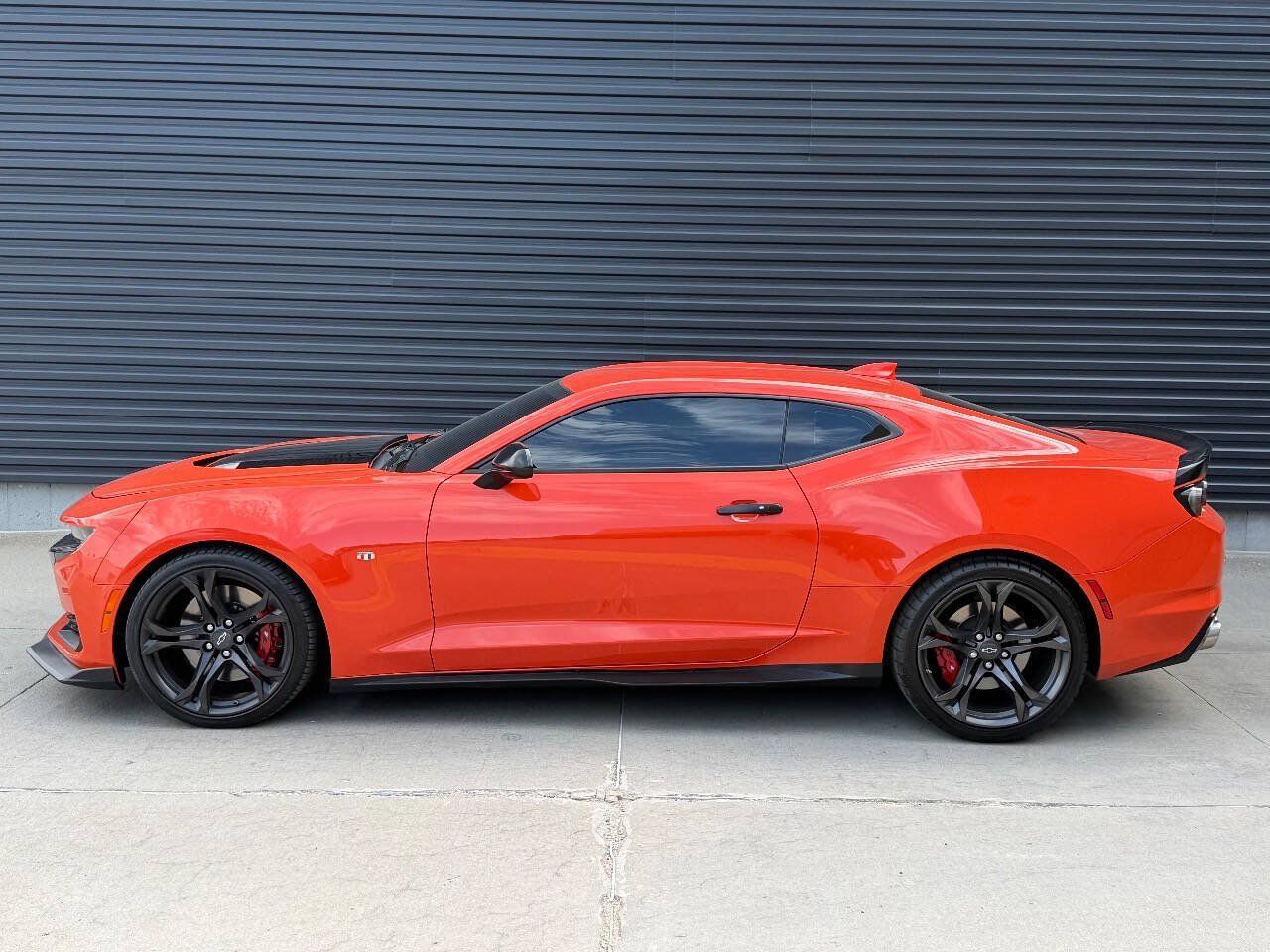 Used 2021 Chevrolet Camaro SS RWD image 9