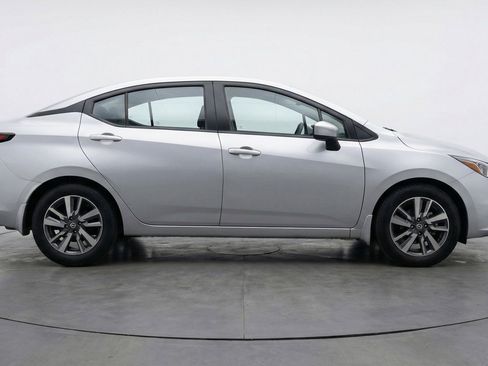 Used 2025 Nissan Versa SV image 11