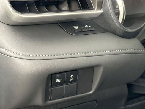 Used 2023 Toyota Highlander L FWD image 14