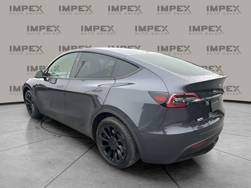Used 2024 Tesla Model Y Long Range RWD image 3