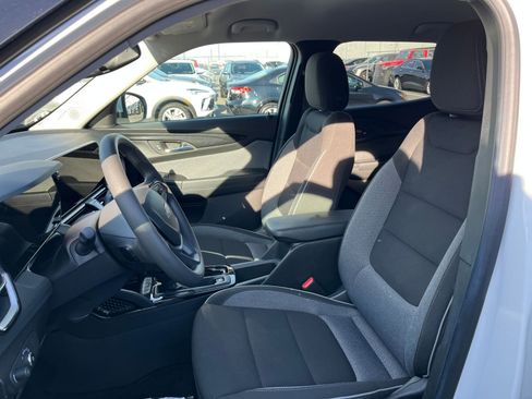 Used 2025 Chevrolet TrailBlazer LT image 34