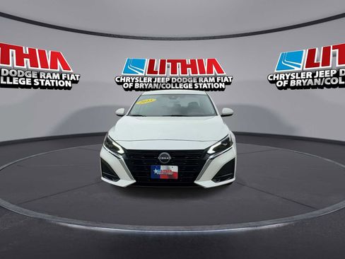 Used 2023 Nissan Altima 2.5 SV FWD image 3