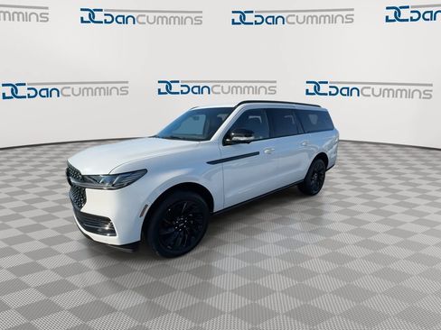 New 2026 Lincoln Navigator L Reserve w/ Jet Appearance Package AWD/4WD image 4
