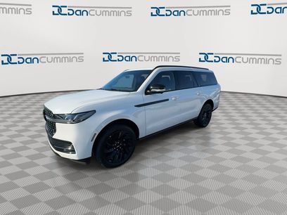 New 2026 Lincoln Navigator L Reserve w/ Jet Appearance Package
