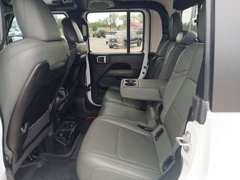 Used 2025 Jeep Gladiator Mojave w/ Convenience Group AWD/4WD image 35