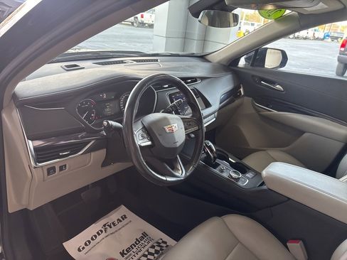 Used 2022 Cadillac XT4 Luxury image 9