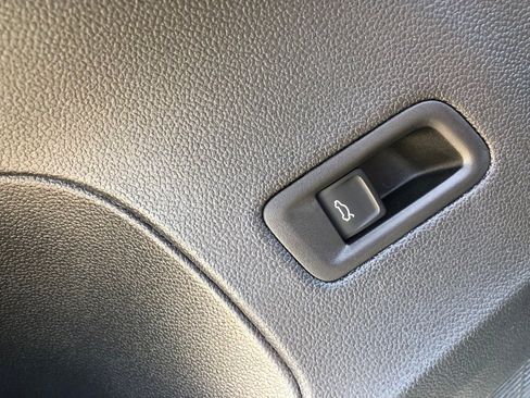 New 2025 Volkswagen Atlas Cross Sport SEL image 12