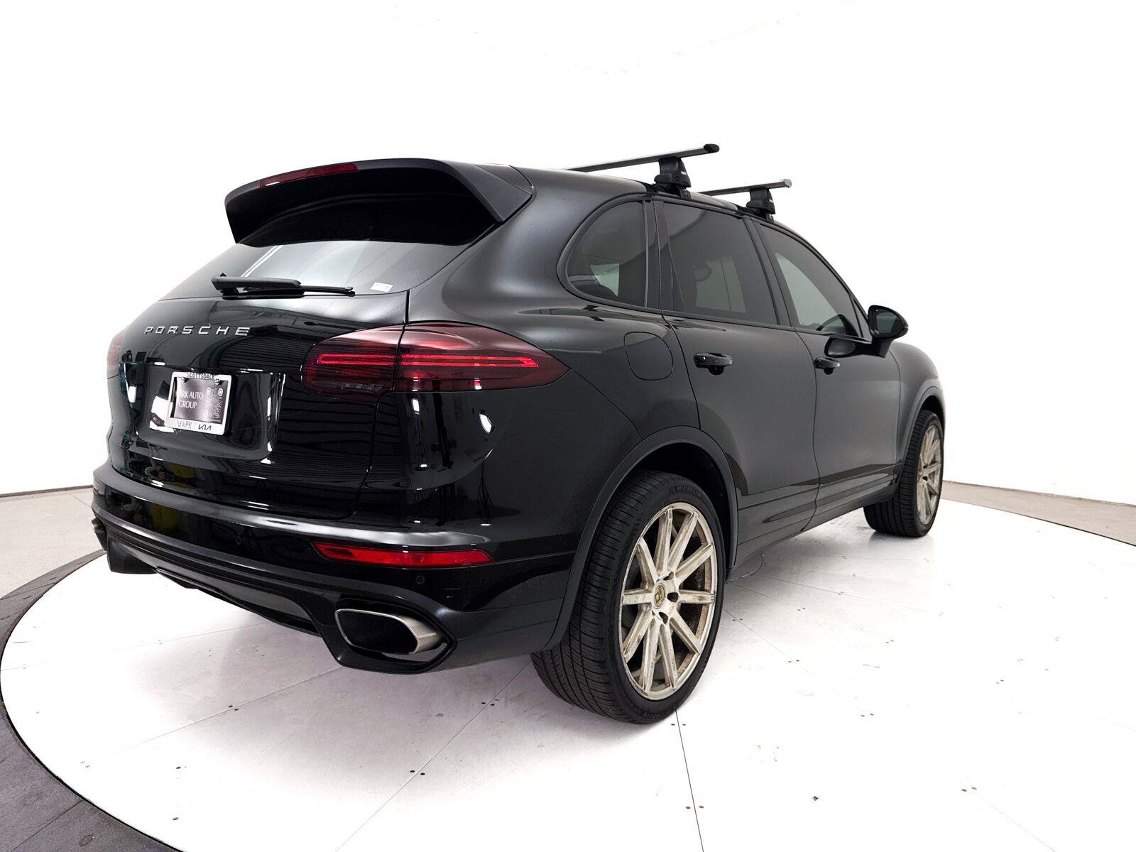Used 2016 Porsche Cayenne AWD/4WD image 13