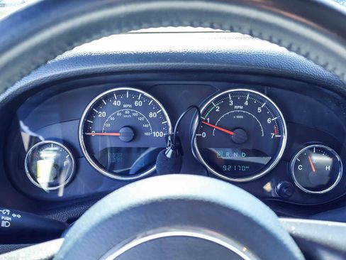 Used 2016 Jeep Wrangler Unlimited Sahara w/ Connectivity Group image 10