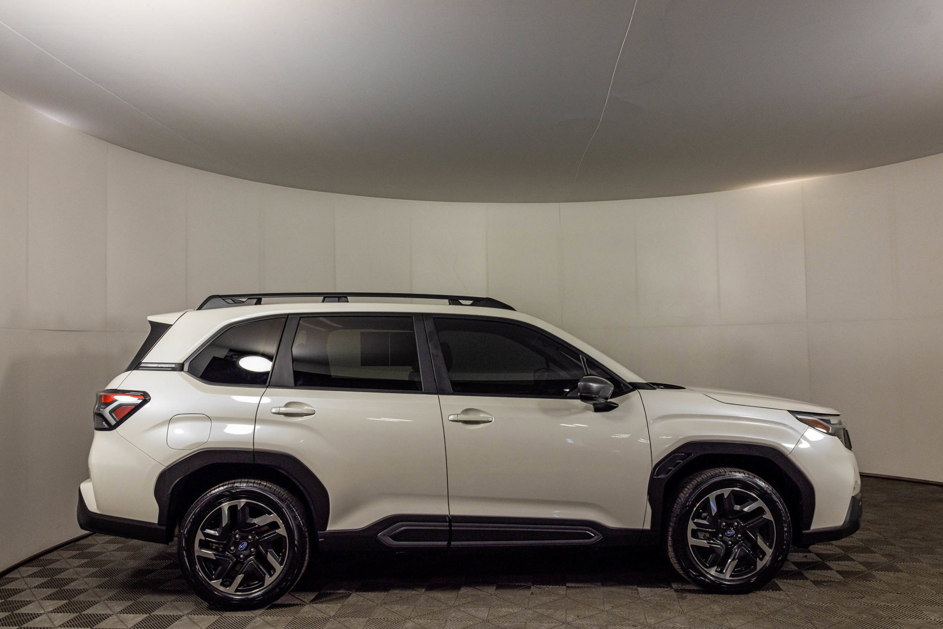Used 2025 Subaru Forester Limited AWD/4WD image 17