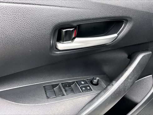 Certified 2020 Toyota Corolla LE FWD image 31