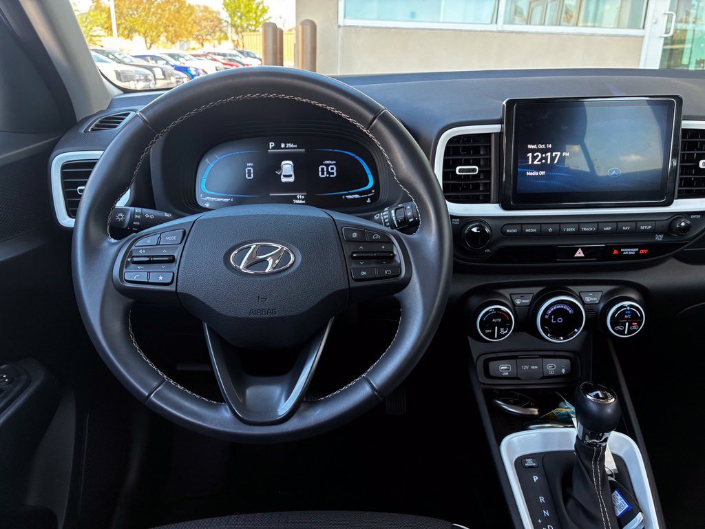 Used 2025 Hyundai Venue Limited FWD image 11