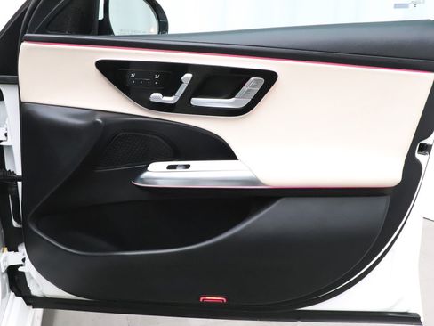 Used 2025 Mercedes-Benz E 350 4MATIC Sedan image 13