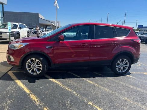 Used 2017 Ford Escape SE FWD image 1
