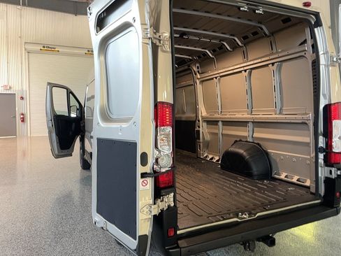Used 2024 RAM ProMaster 3500 w/ Premium Convenience Group FWD image 23