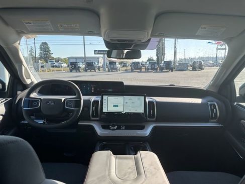 New 2025 Ford Expedition Active image 20