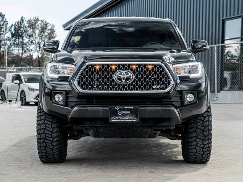 Used 2018 Toyota Tacoma TRD Off-Road w/ Technology Package AWD/4WD image 4
